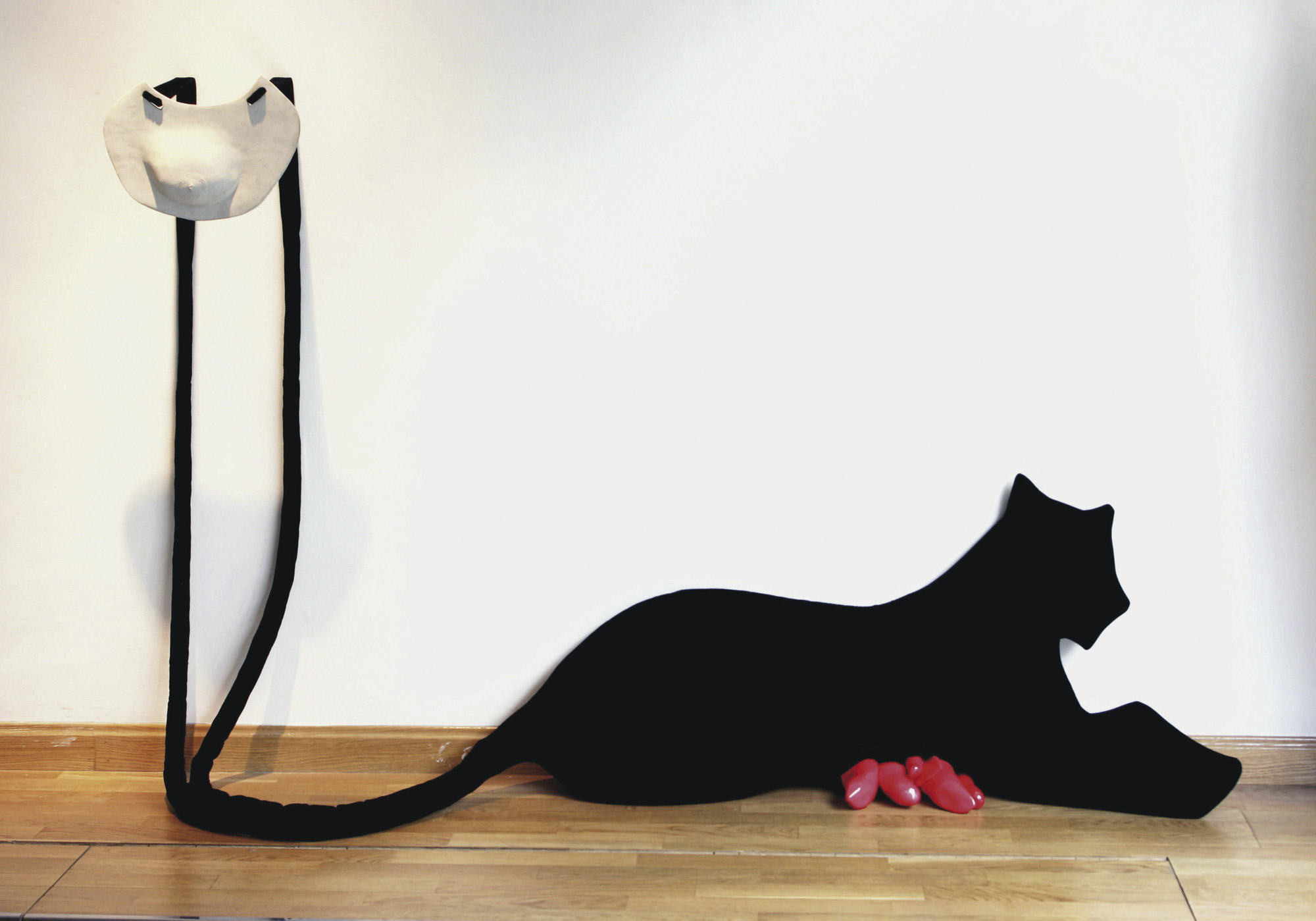 Pantera Negra con las entrañas llenas de mirra que con su cola bifida soporta una fuente de leche